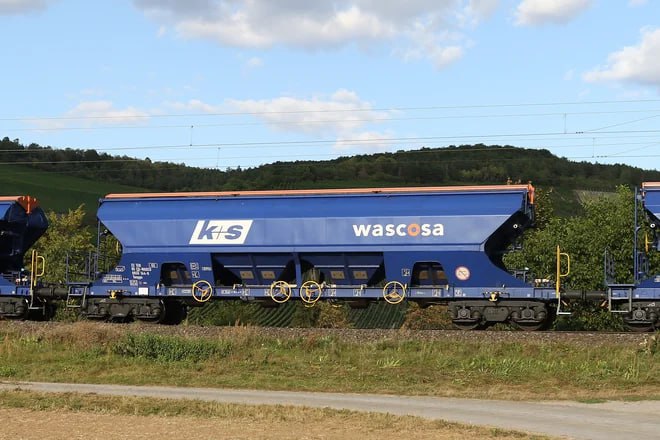 Swiss leasing company Wascosa will present new wagons at the Transport Logistic exhibition in Munich, including a platform for transporting hot metallurgical cargoes and a modern hopper for fertilizers Swiss leasing company Wascosa will present new wagons at the Transport Logistic exhibition in Munich, including a platform for transporting hot metallurgical cargoes and a modern hopper for fertilizers