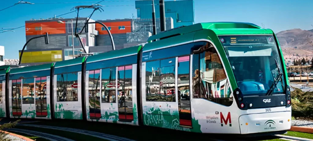 Компания CAF заключила контракт на поставку до 121 двунаправленного трамвая в Рим на сумму €450 млн. Компания CAF заключила контракт на поставку до 121 двунаправленного трамвая в Рим на сумму €450 млн.