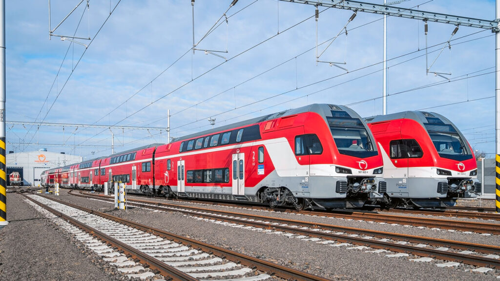 Словацкий национальный перевозчик ZSSK заключил контракт с компанией Stadler на поставку до четырёх новых электропоездов KISS, стоимостью около €100 млн, для обслуживания маршрута между Братиславой и Жилиной Словацкий национальный перевозчик ZSSK заключил контракт с компанией Stadler на поставку до четырёх новых электропоездов KISS, стоимостью около €100 млн, для обслуживания маршрута между Братиславой и Жилиной