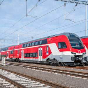 Словацкий национальный перевозчик ZSSK заключил контракт с компанией Stadler на поставку до четырёх новых электропоездов KISS, стоимостью около €100 млн, для обслуживания маршрута между Братиславой и Жилиной