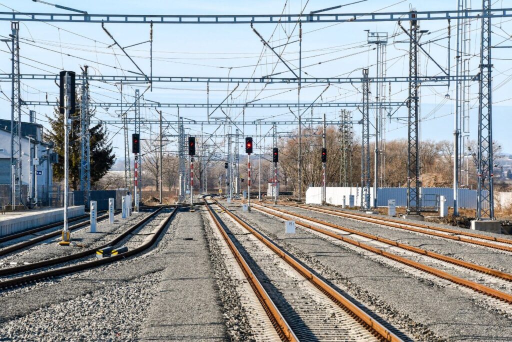 Чехия начинает подготовку к строительству новой высокоскоростной железнодорожной линии между Прагой и городом Мост, рассчитывая завершить исследование маршрута к 2027 году Чехия начинает подготовку к строительству новой высокоскоростной железнодорожной линии между Прагой и городом Мост, рассчитывая завершить исследование маршрута к 2027 году