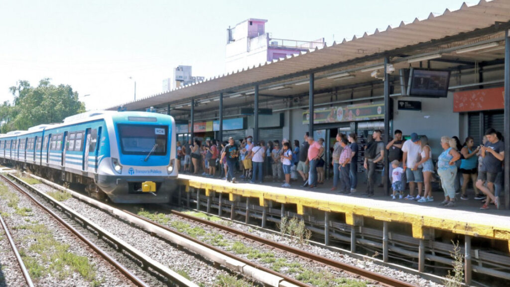 Буенос-Айрес розпочав термінову модернізацію інфраструктури на двох приміських лініях у межах Екстреного залізничного плану, щоб покращити щоденні поїздки для мільйонів пасажирів Буенос-Айрес розпочав термінову модернізацію інфраструктури на двох приміських лініях у межах Екстреного залізничного плану, щоб покращити щоденні поїздки для мільйонів пасажирів