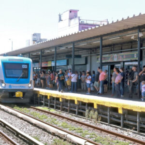 Буенос-Айрес розпочав термінову модернізацію інфраструктури на двох приміських лініях у межах Екстреного залізничного плану, щоб покращити щоденні поїздки для мільйонів пасажирів