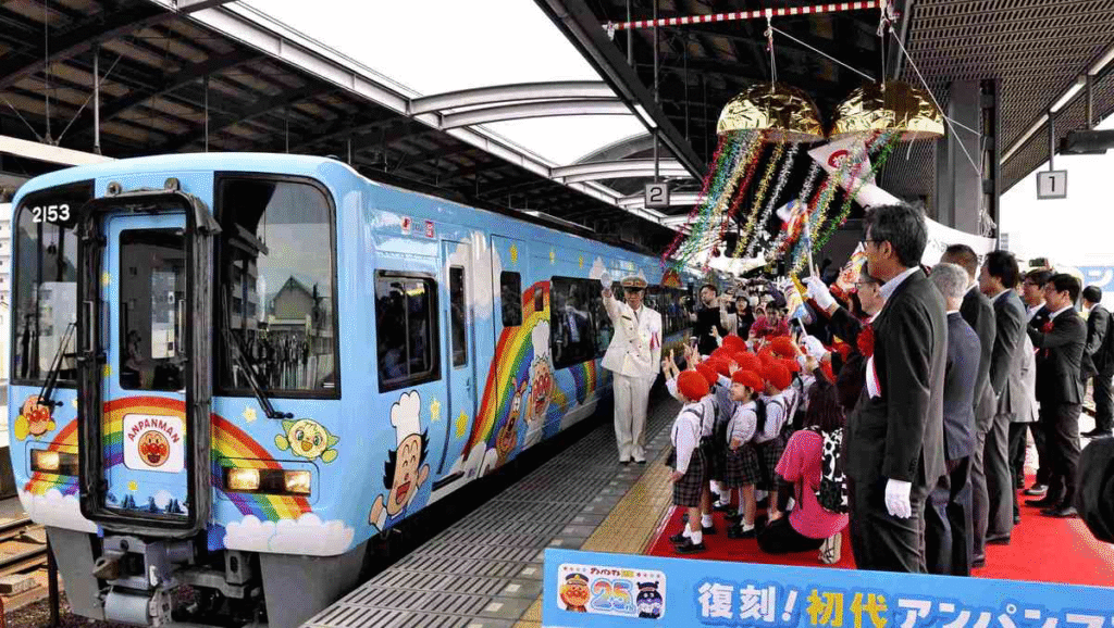 The Anpanman Train has returned to Kochi Prefecture in its original colorful design and will run until January 12, 2026, marking the 25th anniversary of the first themed service The Anpanman Train has returned to Kochi Prefecture in its original colorful design and will run until January 12, 2026, marking the 25th anniversary of the first themed service