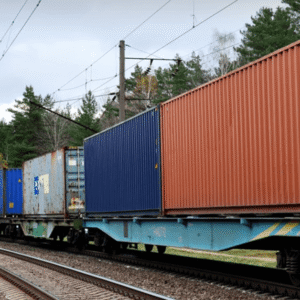 JSC “Ukrzaliznytsia” is considering revising tariffs for transporting containers weighing over 26 tons to align the cost with that of grain wagons