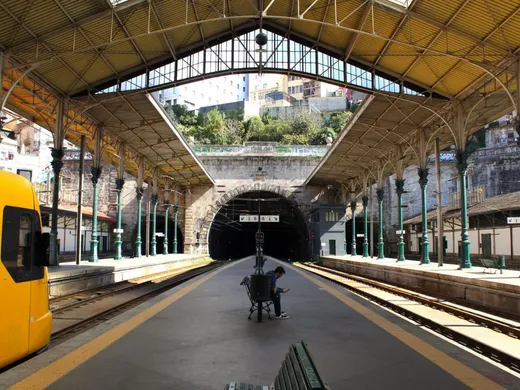 The national rail strike in Portugal entered its second day with 100% worker participation, again disrupting train services and forcing CP to confront mounting pressure from unions and the traveling public The national rail strike in Portugal entered its second day with 100% worker participation, again disrupting train services and forcing CP to confront mounting pressure from unions and the traveling public