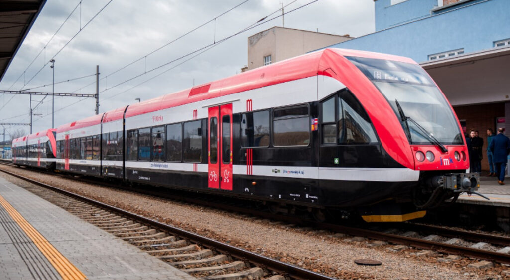 Arriva has signed a Rail Contract to operate passenger services on the Pilsen–Domažlice railway line for 10 years starting this December, significantly enhancing mobility in western Czechia