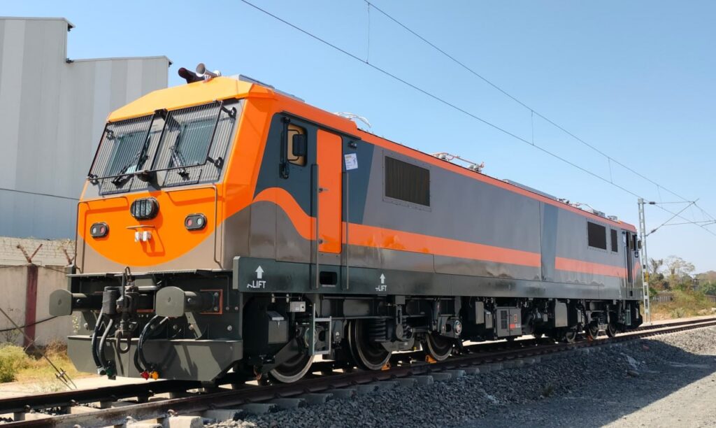 In the city of Dahod, India officially presented a new electric locomotive from Siemens Mobility, the first unit assembled at the local production site In the city of Dahod, India officially presented a new electric locomotive from Siemens Mobility, the first unit assembled at the local production site