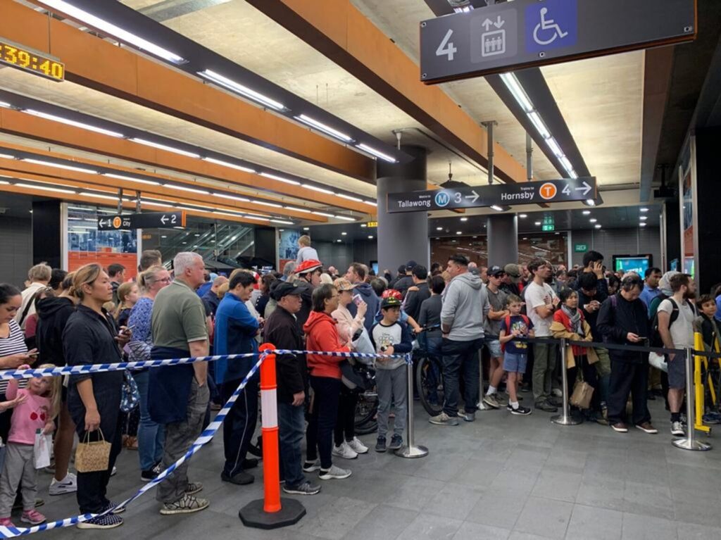 A sudden equipment failure brought Sydney Metro services to a standstill on Tuesday evening, frustrating thousands of passengers and reigniting concerns about the system’s reliability A sudden equipment failure brought Sydney Metro services to a standstill on Tuesday evening, frustrating thousands of passengers and reigniting concerns about the system’s reliability