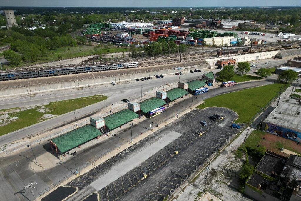 Illinois is confronting a $770 million transit funding shortfall that may leave thousands of commuters without access to essential bus and rail services as early as this weekend Illinois is confronting a $770 million transit funding shortfall that may leave thousands of commuters without access to essential bus and rail services as early as this weekend