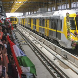 В Індаурі почала працювати перша лінія метро, на якій курсують сучасні трьохвагонні склади платформи Movia від Alstom. Ділянка лінії Yellow має протяжність 6,3 км і включає п’ять станцій.