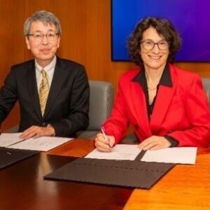 Renfe and JR Central have signed a high-speed rail partnership to combine their expertise and jointly pursue international expansion in the growing global rail market.