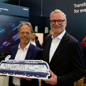 Siemens Mobility signed a contract with Akiem to deliver 10 Vectron Dual Mode locomotives, with an option for an additional 40 units