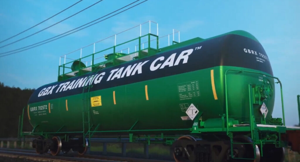 Компанія Greenbrier презентувала нову навчальну модель — GBX Training Tank Car, створену для покращення навичок фахівців залізничної галузі через практичне вивчення конструкції та елементів безпеки цистерн Компанія Greenbrier презентувала нову навчальну модель — GBX Training Tank Car, створену для покращення навичок фахівців залізничної галузі через практичне вивчення конструкції та елементів безпеки цистерн