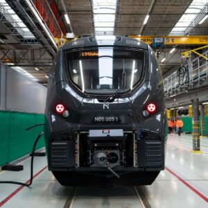 В Норвегия прибыл первый шестивагонный электропоезд Coradia Stream от Alstom, который начнёт испытания перед запуском в июне 2026 года