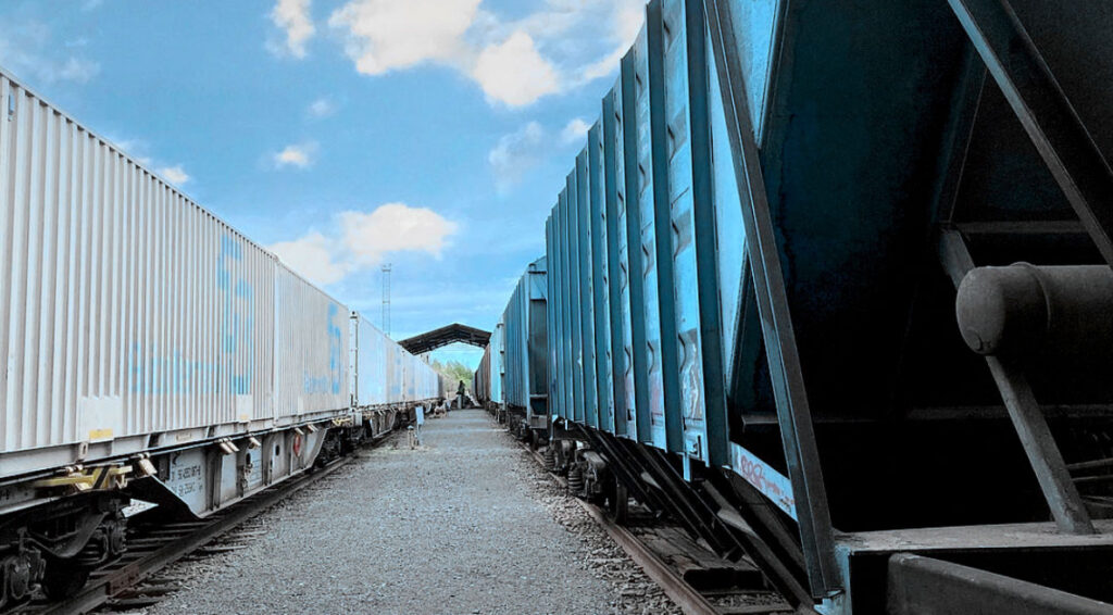 German company HHLA is strengthening its presence in Ukraine by acquiring 60% of the Eurobridge terminal in Batiovo, near the EU border. German company HHLA is strengthening its presence in Ukraine by acquiring 60% of the Eurobridge terminal in Batiovo, near the EU border.