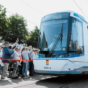 Первый вагон CITYLINK прибыл в Саарбрюккен, чтобы обеспечить бесперебойное сообщение между Германией и Францией по трамвайным маршрутам и железнодорожным линиям.