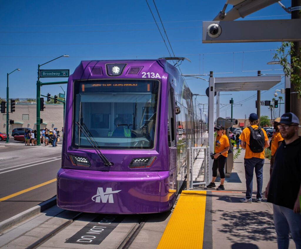 Phoenix has introduced Siemens S700 trams into regular service on Line B, which spans 8.8 km with eight stops and offers 12-minute intervals during peak hours. Phoenix has introduced Siemens S700 trams into regular service on Line B, which spans 8.8 km with eight stops and offers 12-minute intervals during peak hours.