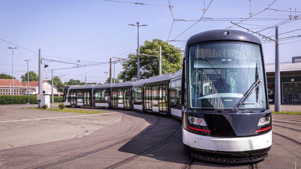 Alstom delivered the first tram Citadis 3 to Strasbourg. The vehicle will undergo testing and be cleared for passengers by November 2025. Alstom delivered the first tram Citadis 3 to Strasbourg. The vehicle will undergo testing and be cleared for passengers by November 2025.