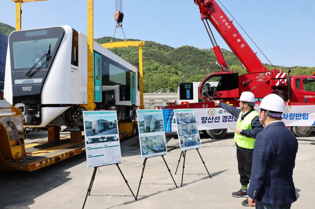 Testing has begun in Busan for a new train, and the driverless metro train has become a central part of the Yansan Line upgrade, stretching 11.4 km with seven stations. Testing has begun in Busan for a new train, and the driverless metro train has become a central part of the Yansan Line upgrade, stretching 11.4 km with seven stations.