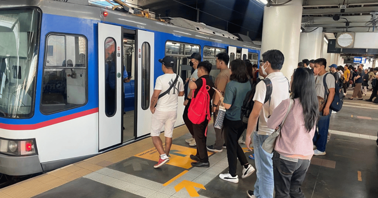 Student Discount on Metro Manila Trains Increased to 50% Student Discount on Metro Manila Trains Increased to 50%