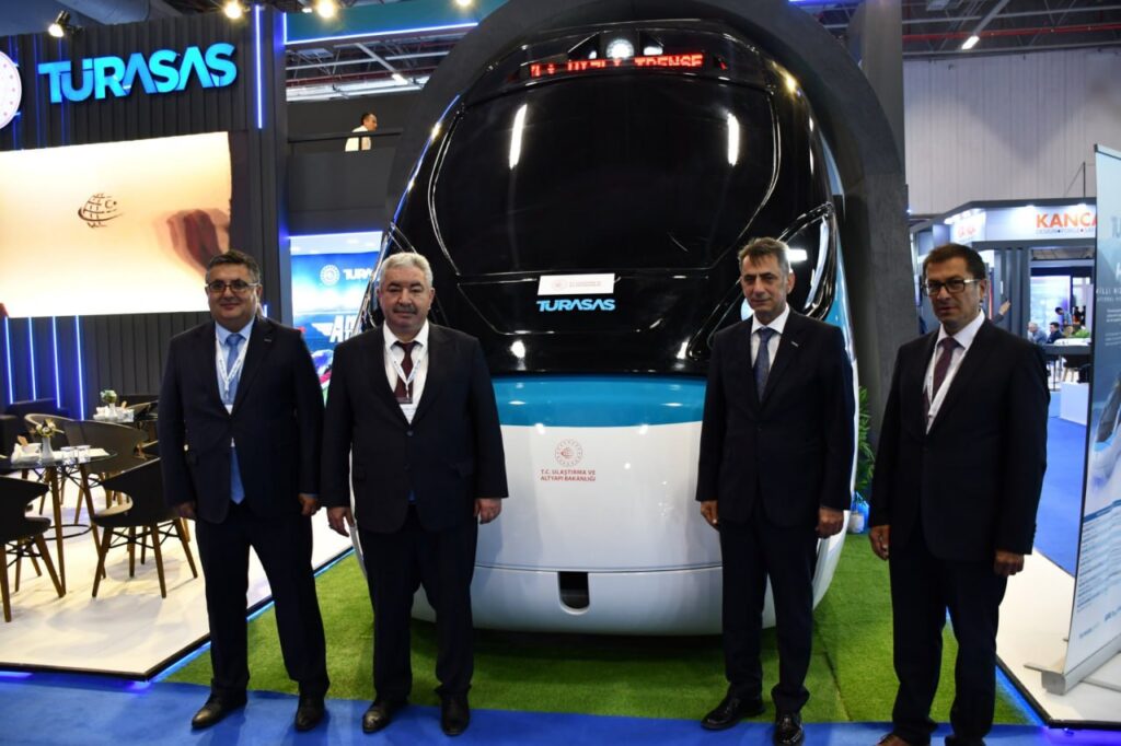 Türasaş unveiled the nose design of its 225 km/h train at the Eurasia Rail exhibition in Istanbul, highlighting the country’s growing role in domestic rail manufacturing. Türasaş unveiled the nose design of its 225 km/h train at the Eurasia Rail exhibition in Istanbul, highlighting the country’s growing role in domestic rail manufacturing.