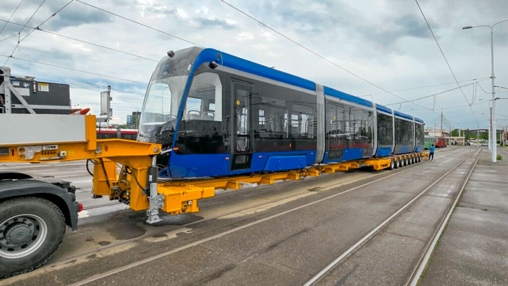 Первый трамвай от турецкой компании Bozankaya прибыл в Белград по контракту стоимостью $72 млн, заключённому с городским транспортным оператором в 2024 году Первый трамвай от турецкой компании Bozankaya прибыл в Белград по контракту стоимостью $72 млн, заключённому с городским транспортным оператором в 2024 году