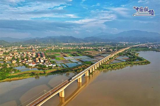 China is increasing the top speed on the Shanghai–Kunming high-speed railway to 350 km/h, following Fuxing train tests that successfully reached 385 km/h under controlled conditions. China is increasing the top speed on the Shanghai–Kunming high-speed railway to 350 km/h, following Fuxing train tests that successfully reached 385 km/h under controlled conditions.