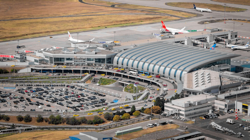 Hungary has launched a major infrastructure project to build a €1 billion railway line connecting Nyugati station with Ferenc Liszt International Airport Hungary has launched a major infrastructure project to build a €1 billion railway line connecting Nyugati station with Ferenc Liszt International Airport