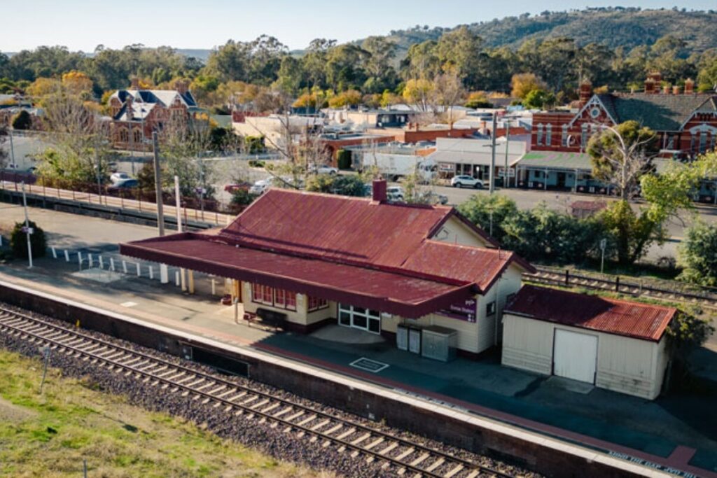 Inland Rail Speeds Up Bridge Removal Work in Euroa Inland Rail Speeds Up Bridge Removal Work in Euroa