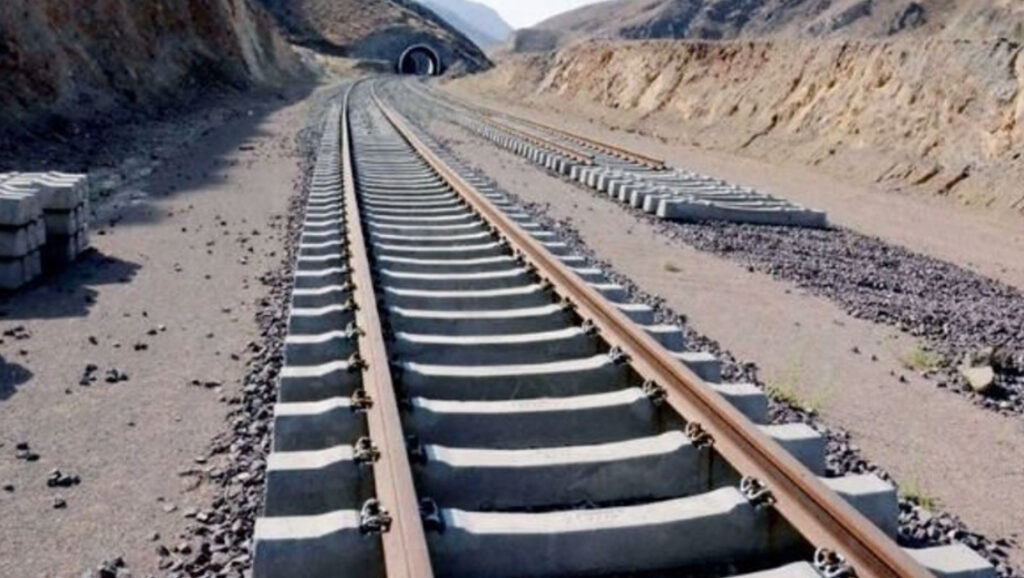 Ірак отримає $930 млн від Світового банку на модернізацію та розширення залізничної мережі, що з’єднає порт Умм-Каср з Мосулом через Багдад по маршруту завдовжки 1 047 км. Ірак отримає $930 млн від Світового банку на модернізацію та розширення залізничної мережі, що з’єднає порт Умм-Каср з Мосулом через Багдад по маршруту завдовжки 1 047 км.