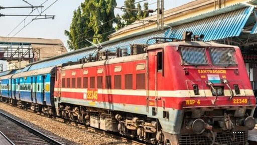 A planned robbery on the Visakha Super-Fast Express was disrupted after police fired warning shots to stop the attackers near Tammulachervu in Andhra Pradesh’s Palnadu district around 3 a.m. A planned robbery on the Visakha Super-Fast Express was disrupted after police fired warning shots to stop the attackers near Tammulachervu in Andhra Pradesh’s Palnadu district around 3 a.m.