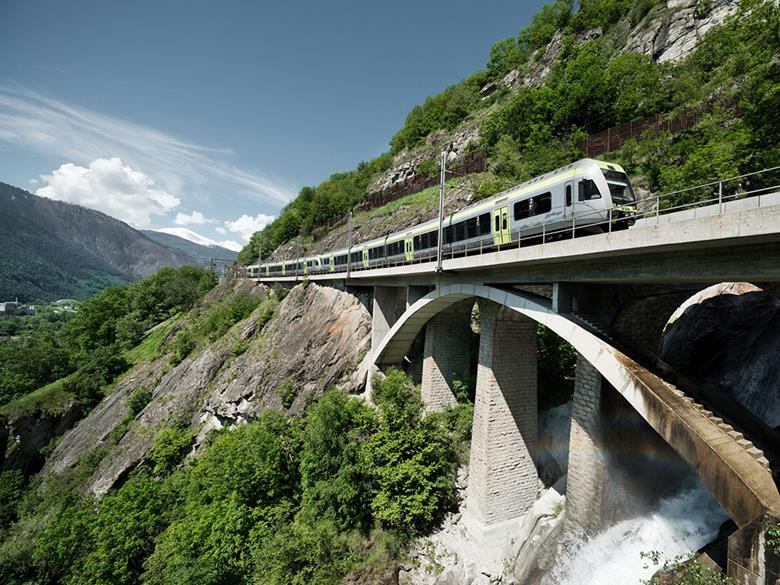 Swiss railway BLS has signed a €110M framework deal with Siemens Mobility to equip its regional network with ETCS Level 2 train control systems, starting with the Bern–Schwarzenburg line by 2029.