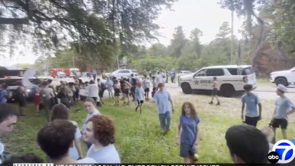 An Amtrak train broke down near Jesup, Georgia, stranding over 100 Sarasota Scouts in sweltering heat while returning home from camp, and forcing an hours-long delay in unsafe conditions. An Amtrak train broke down near Jesup, Georgia, stranding over 100 Sarasota Scouts in sweltering heat while returning home from camp, and forcing an hours-long delay in unsafe conditions.