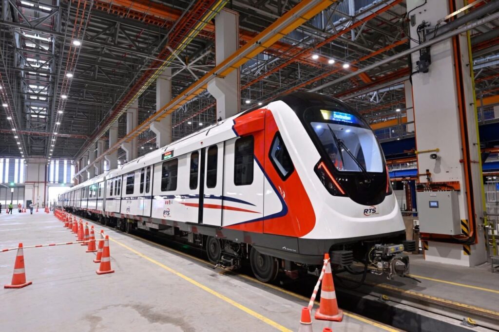 Chinese rolling stock manufacturer CRRC has unveiled the first driverless train Singapore – Malaysia, developed for the upcoming cross-border RTS line. Chinese rolling stock manufacturer CRRC has unveiled the first driverless train Singapore – Malaysia, developed for the upcoming cross-border RTS line.