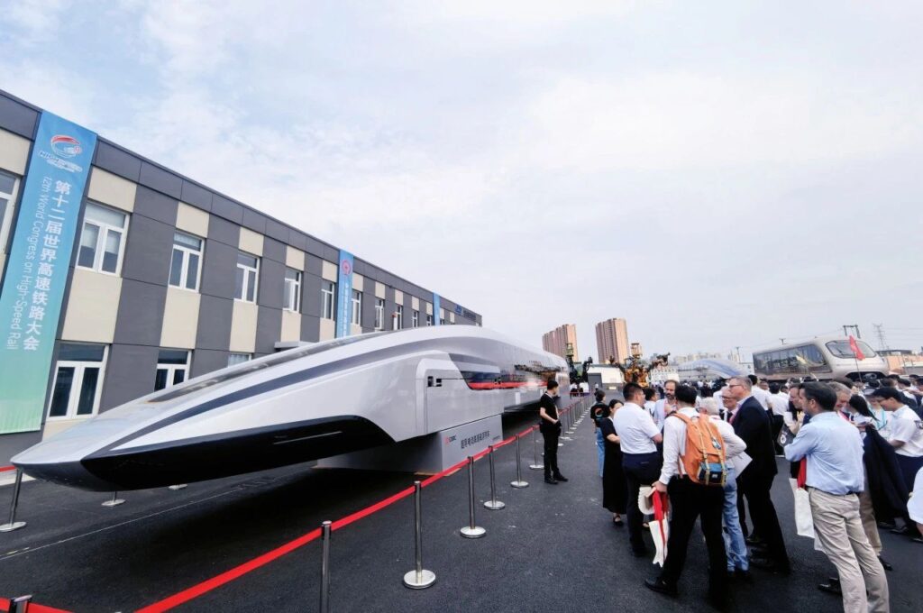 CRRC показала маглев на 600 км/ч на выставке в Пекине CRRC показала маглев на 600 км/ч на выставке в Пекине