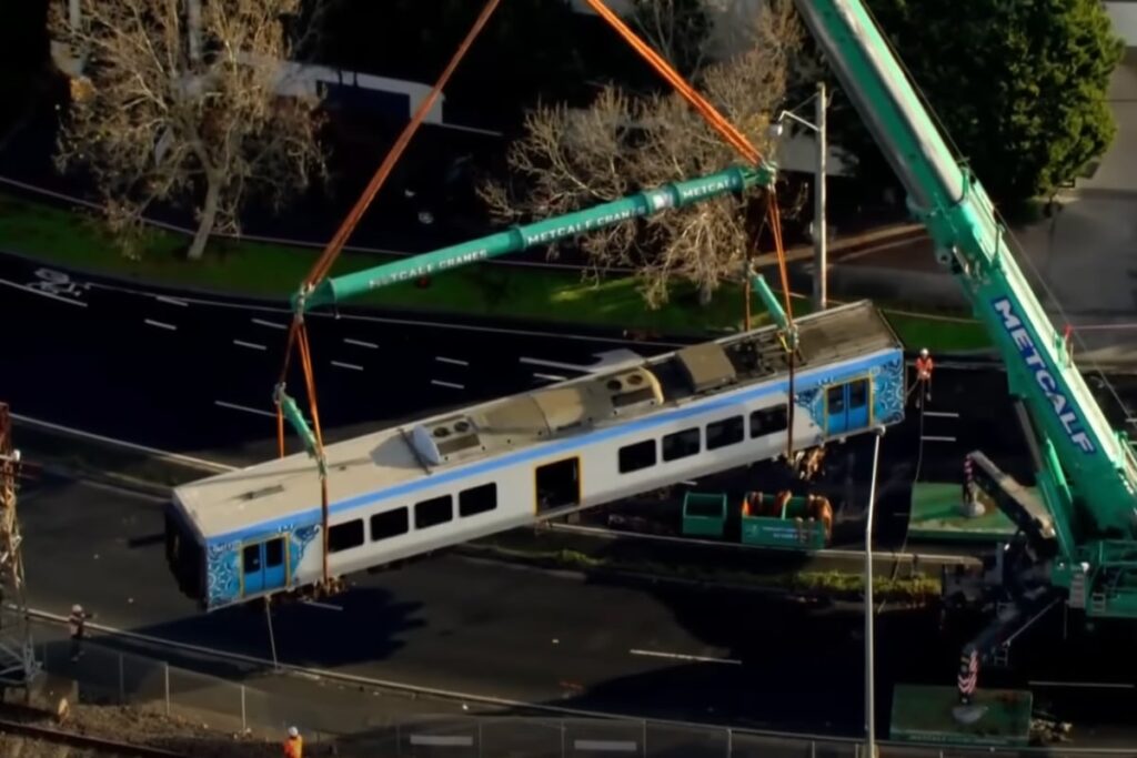 Train Derailment in Melbourne Causes Major Service Disruptions Train Derailment in Melbourne Causes Major Service Disruptions