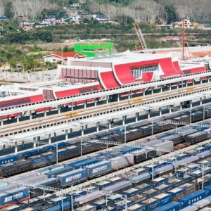 Залізниця Китай — Лаос перевезла понад 14 млн тонн вантажів із 2021 року, демонструючи рекордне зростання обсягів і розширення асортименту.