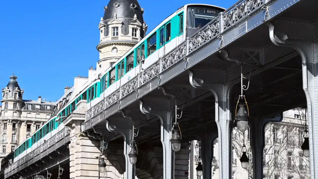 Метрополітен Парижа відсвяткував 125-річчя, і ця подія нагадала про важливість транспортної системи, яка щодня перевозить мільйони пасажирів та продовжує активно модернізуватися Метрополітен Парижа відсвяткував 125-річчя, і ця подія нагадала про важливість транспортної системи, яка щодня перевозить мільйони пасажирів та продовжує активно модернізуватися