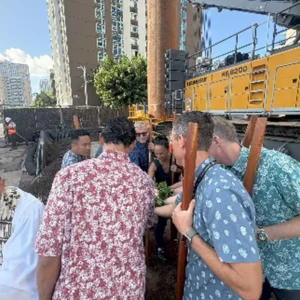 Гонолулу официально начал этап City Center Guideway and Stations — ключевое расширение системы Skyline, включающее шесть новых станций и три мили эстакады, строительство завершат к 2030 году