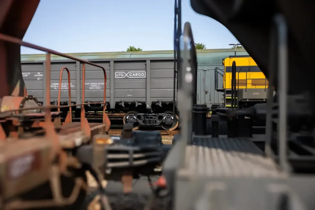 LTG Cargo Ukraine розширює парк рухомого складу в Україні, збільшуючи кількість вагонів і локомотивів, адже попит на сучасні логістичні рішення стабільно зростає серед промислових компаній LTG Cargo Ukraine розширює парк рухомого складу в Україні, збільшуючи кількість вагонів і локомотивів, адже попит на сучасні логістичні рішення стабільно зростає серед промислових компаній