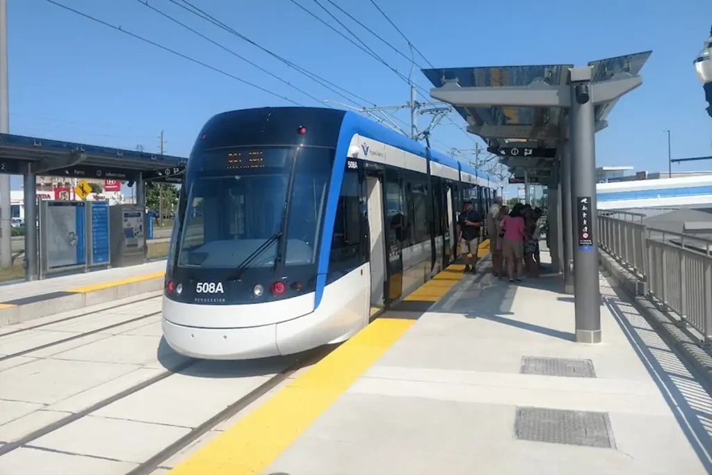 Victoria Urged to Prioritize LRT for Future Transit Growth Victoria Urged to Prioritize LRT for Future Transit Growth