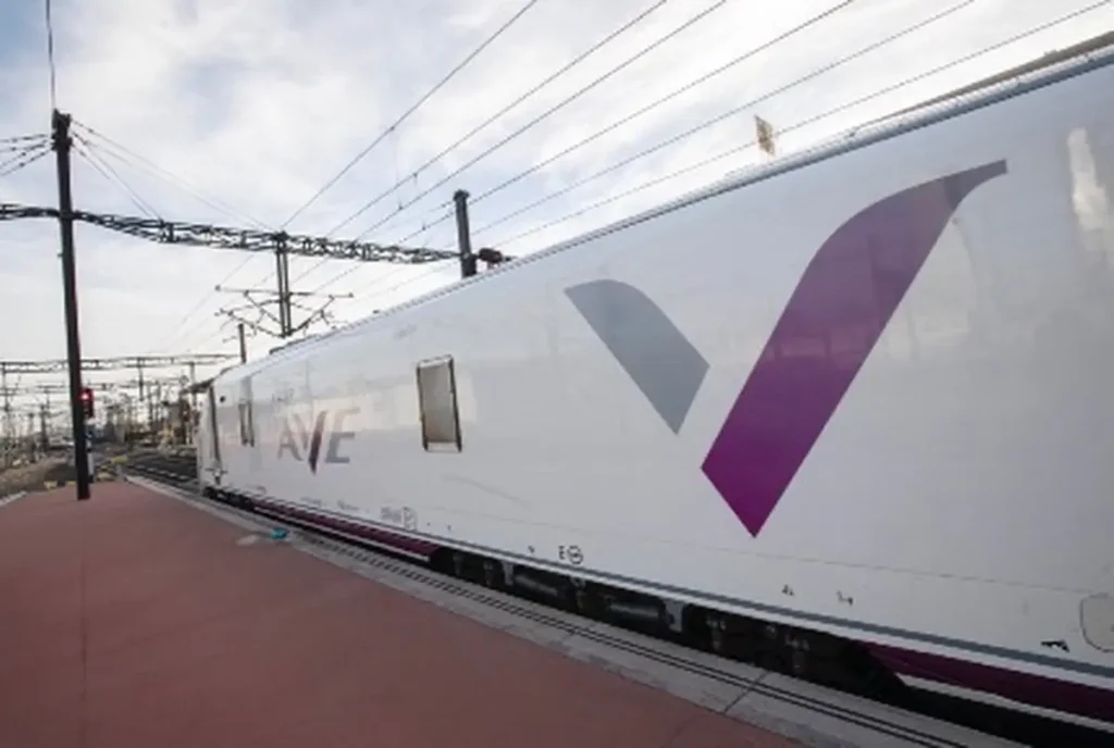 Renfe переводить усі рейси під бренд AVE на Madrid–Barcelona HSR Renfe переводить усі рейси під бренд AVE на Madrid–Barcelona HSR