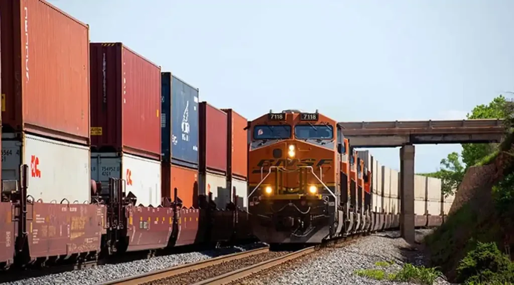 BNSF Railway Co. has opened a new intermodal facility in Oklahoma City with Hobby Lobby, boosting supply chain efficiency and cutting truck traffic through a sustainable logistics solution. BNSF Railway Co. opens new intermodal facility in Oklahoma