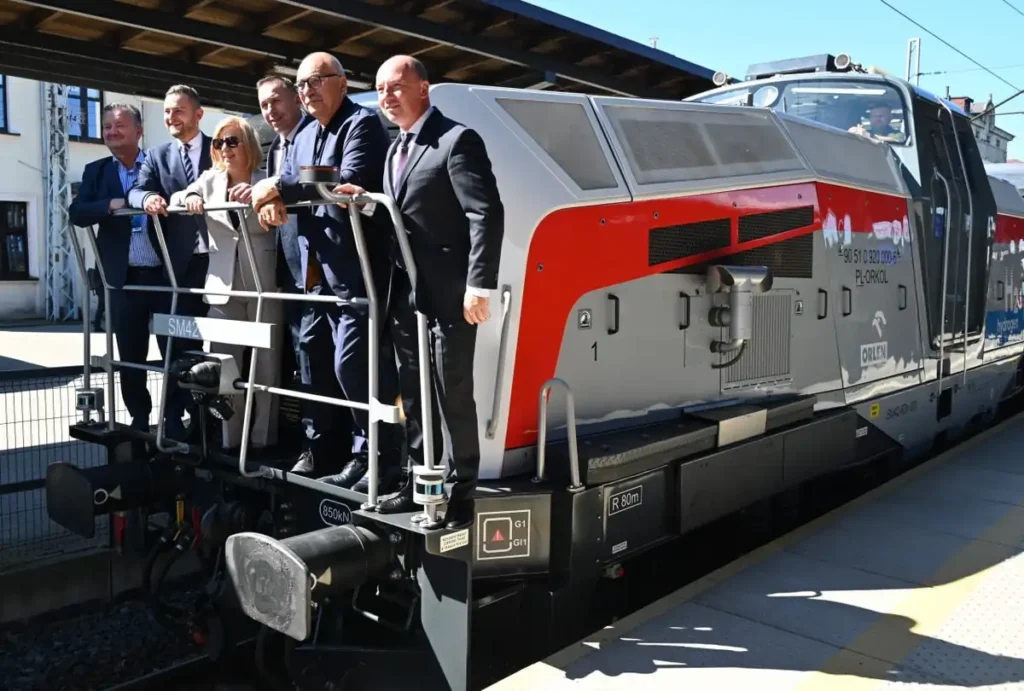 Poland has started testing the hydrogen locomotive Pesa SM42-6Dn. It is the first used in passenger transport, and the project could lead to serial train production. Poland launches passenger trials of hydrogen locomotive