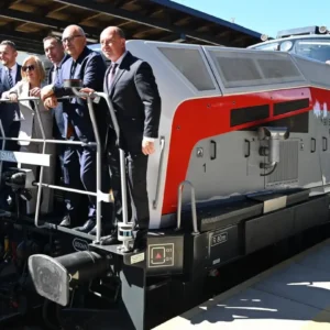 Poland launches passenger trials of hydrogen locomotive