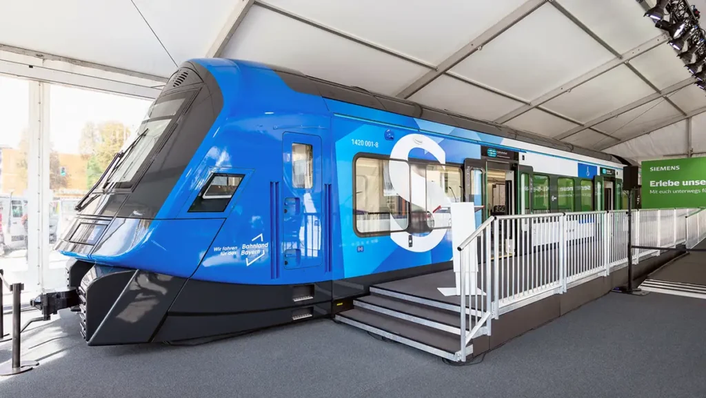 New Train for S-Bahn Munich: Siemens and DB Unveil Full-Scale Model New Train for S-Bahn Munich: Siemens and DB Unveil Full-Scale Model