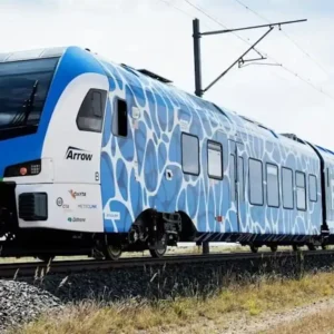 Hydrogen train begins service in California on the Metrolink line