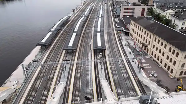 Норвегия завершила модернизацию станции Драммен и ввела в строй участок линии Vestfoldbanen, увеличив пропускную способность и сделав транспорт устойчивее к климатическим рискам. Норвегия модернизировала станцию Драммен и участок Vestfoldbanen