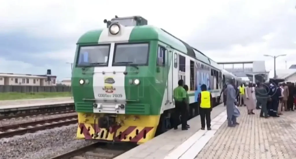 Nigeria introduces LNG locomotives to modernize its railways Nigeria introduces LNG locomotives to modernize its railways